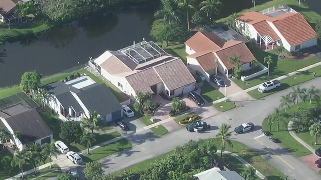 Deputies, SWAT team respond to reports of barricaded person in Weston home, BSO says — CBS Miami, Estero Sports news