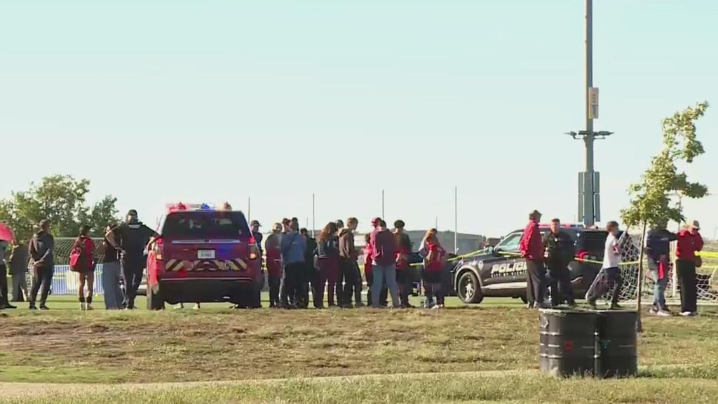 At least 2 killed, several injured after car drives onto Kansas soccer field — CBS Miami, Estero Sports news
