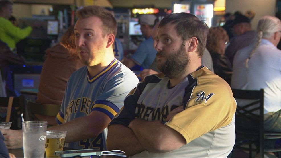 Brewers fans show World Series excitement at Stadium View — Fox 11 Green Bay Local, Estero Sports news
