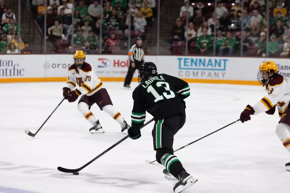No. 3 North Dakota falls, 5-3, at Minnesota in series finale — KFGO