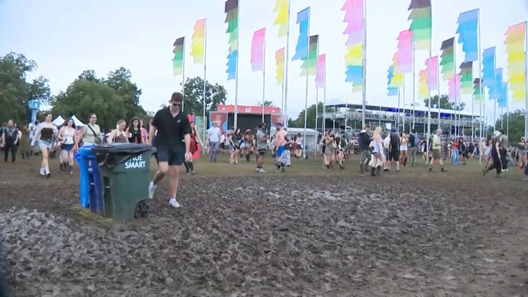Zilker Park's Great Lawn remains closed following ACL Fest restoration — KENS 5 (San Antonio), Estero Community news