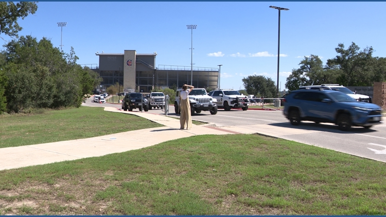 Parents rush to Pieper High School during lockdown; two teens taken into custody — KENS 5 (San Antonio), Estero Schools news