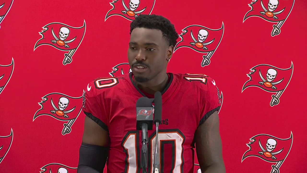 'Ma, come here!': Bucs QB Jalon Daniels shares postgame moment with mom after first NFL win — FOX 13 Sports Tampa Bay, Estero Sports news